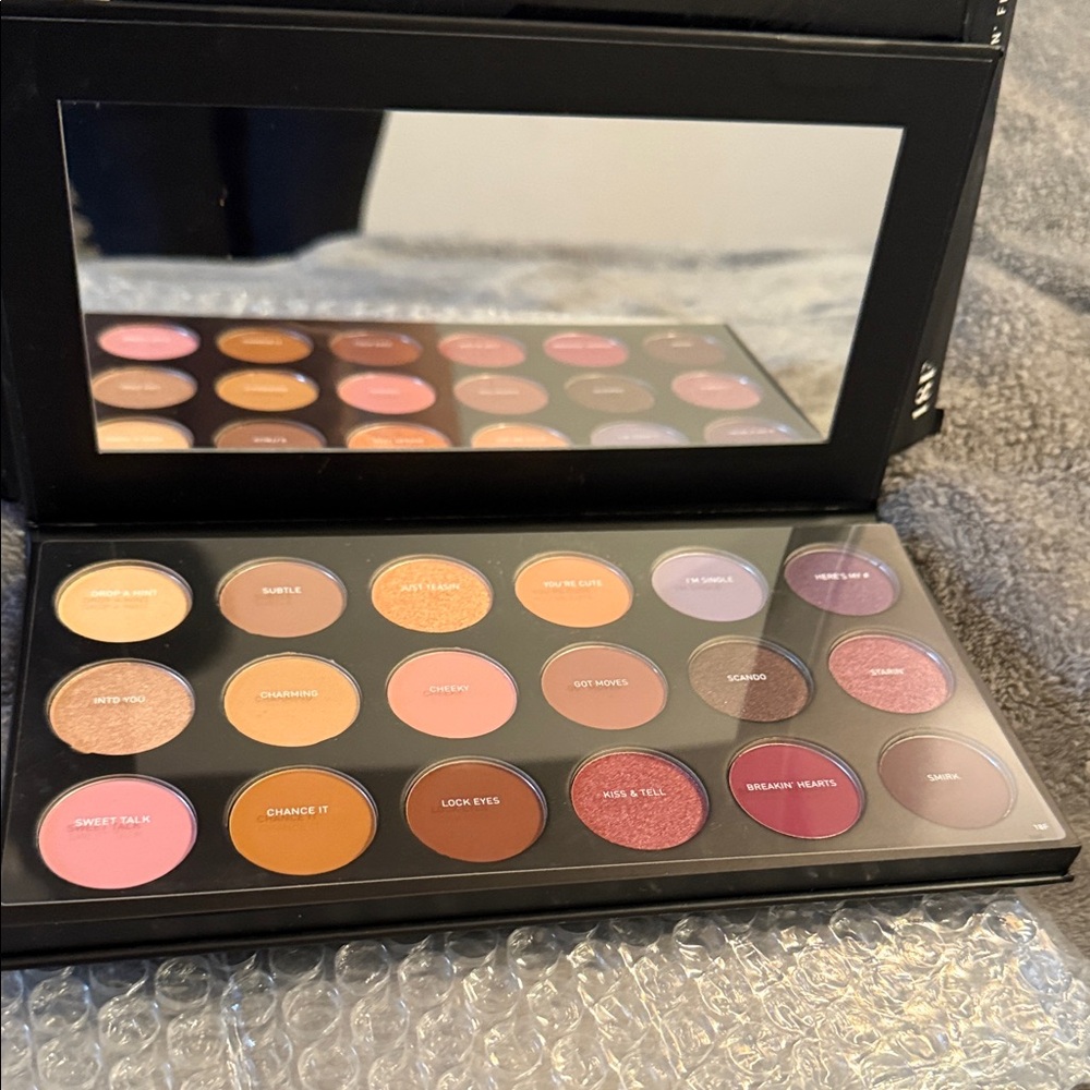 Morphe Eyeshadow Palette - Pink, Purple, Gold, Brown Shades
